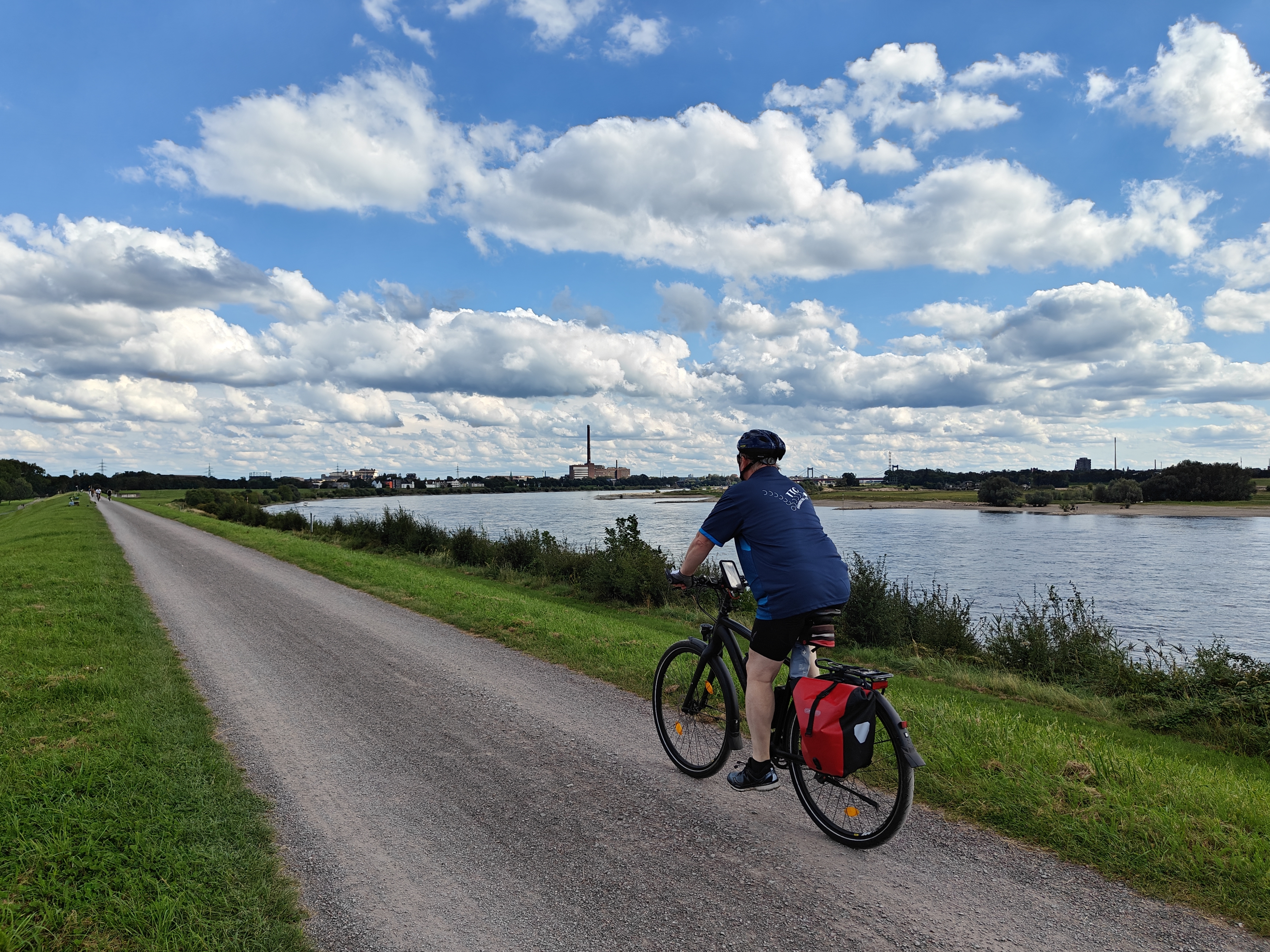 Streckenabschnitt am Rhein